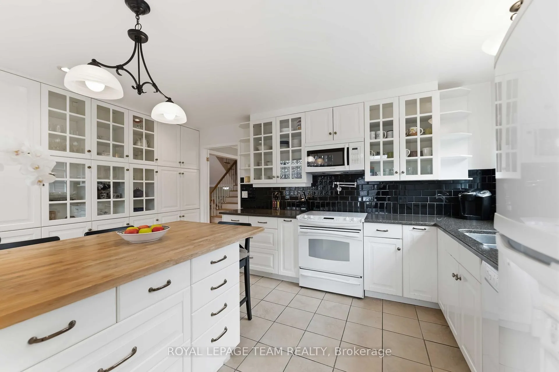 Photo 15 of 19 Hackett Street, Ottawa, Hunt Club Woods — HOMEH