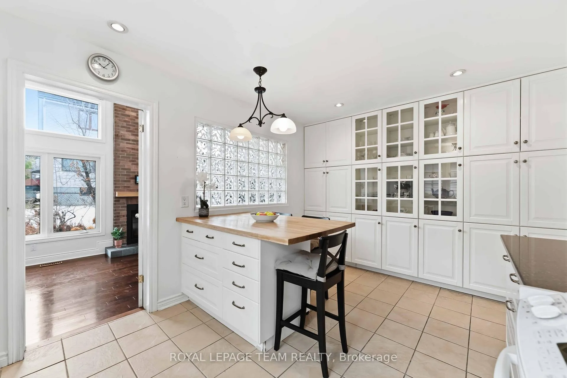 Photo 17 of 19 Hackett Street, Ottawa, Hunt Club Woods — HOMEH