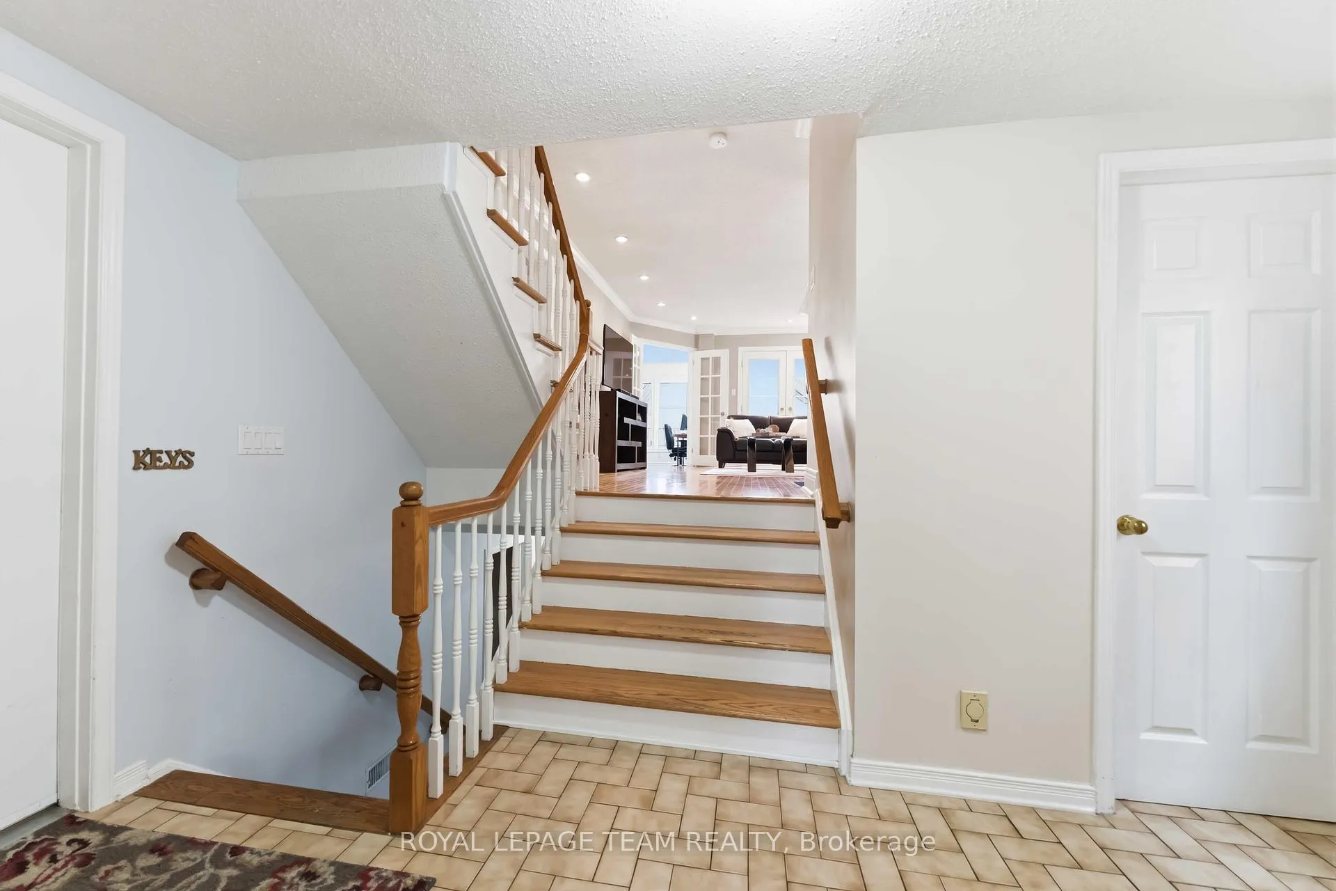 Photo 20 of 19 Hackett Street, Ottawa, Hunt Club Woods — HOMEH