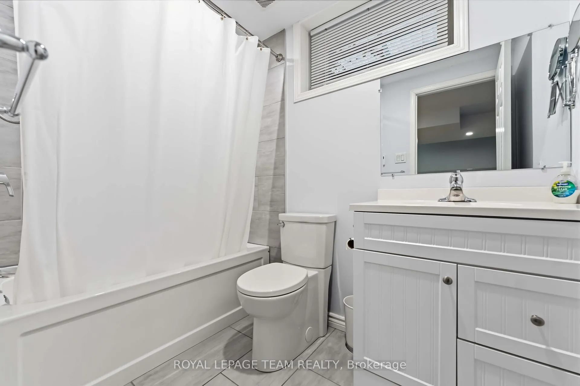Photo 34 of 19 Hackett Street, Ottawa, Hunt Club Woods — HOMEH