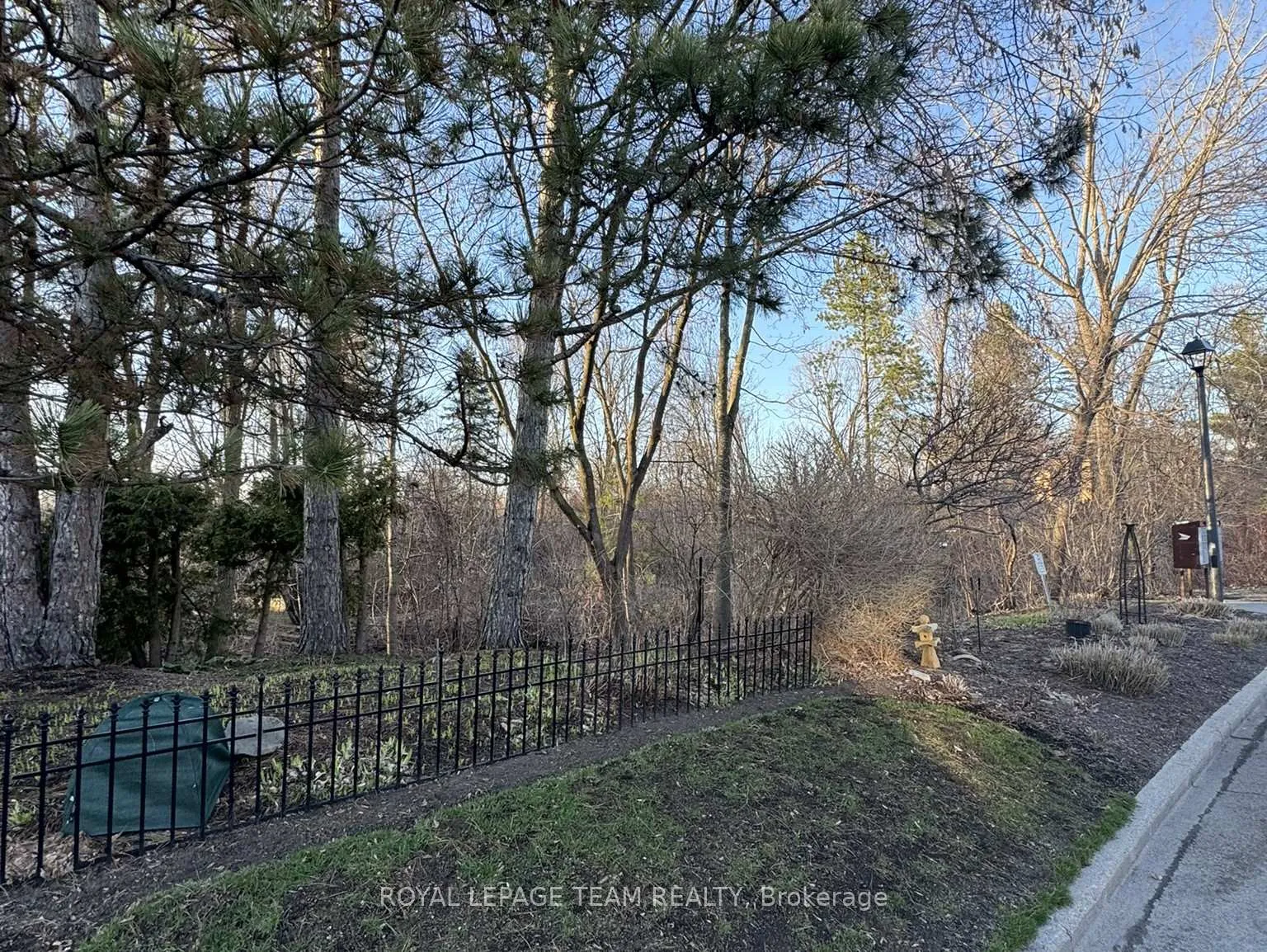 Photo 39 of 19 Hackett Street, Ottawa, Hunt Club Woods — HOMEH