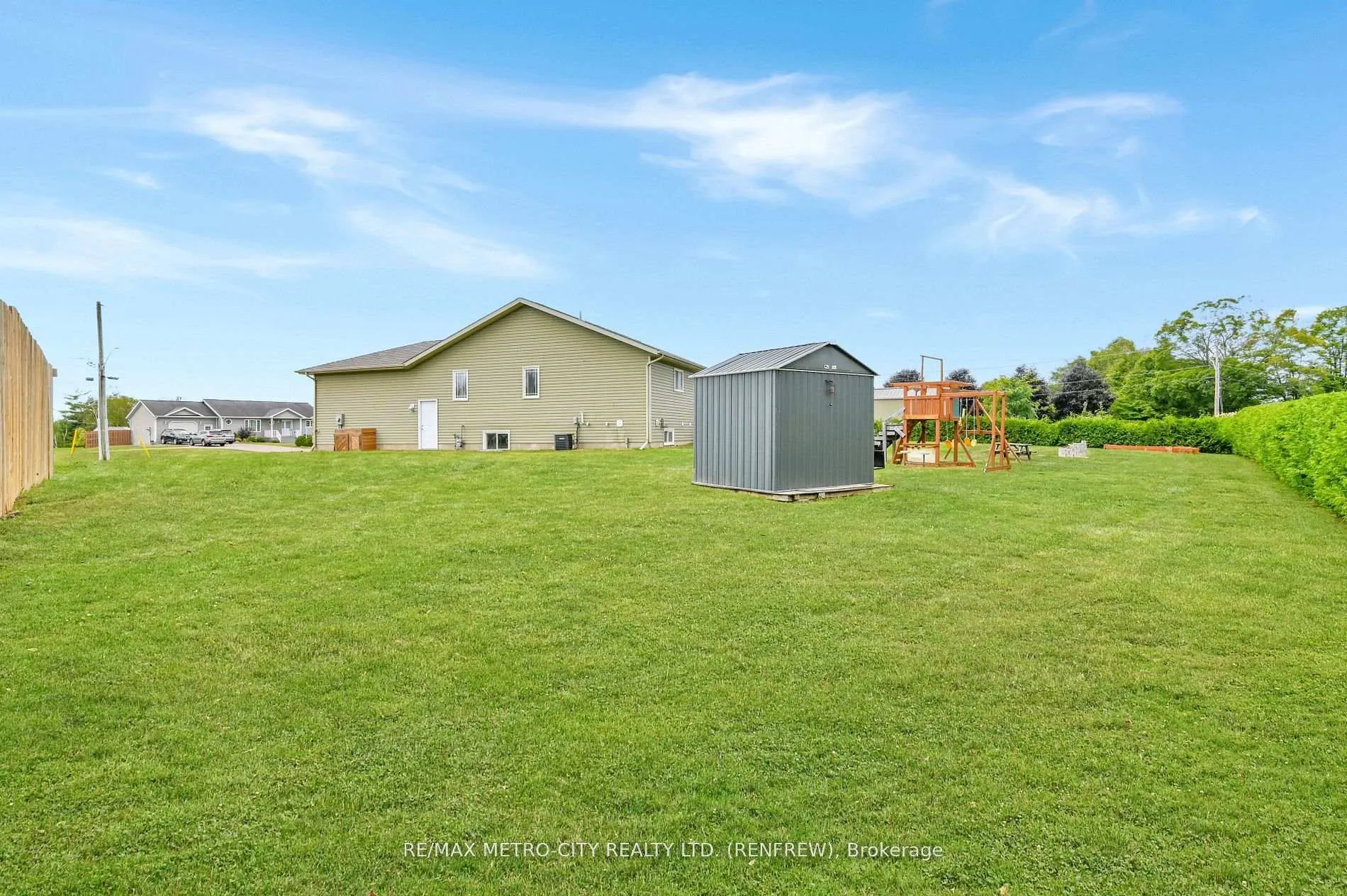 Photo 31 of 35 Lakeridge Trail, Whitewater Region, Beachburg — HOMEH