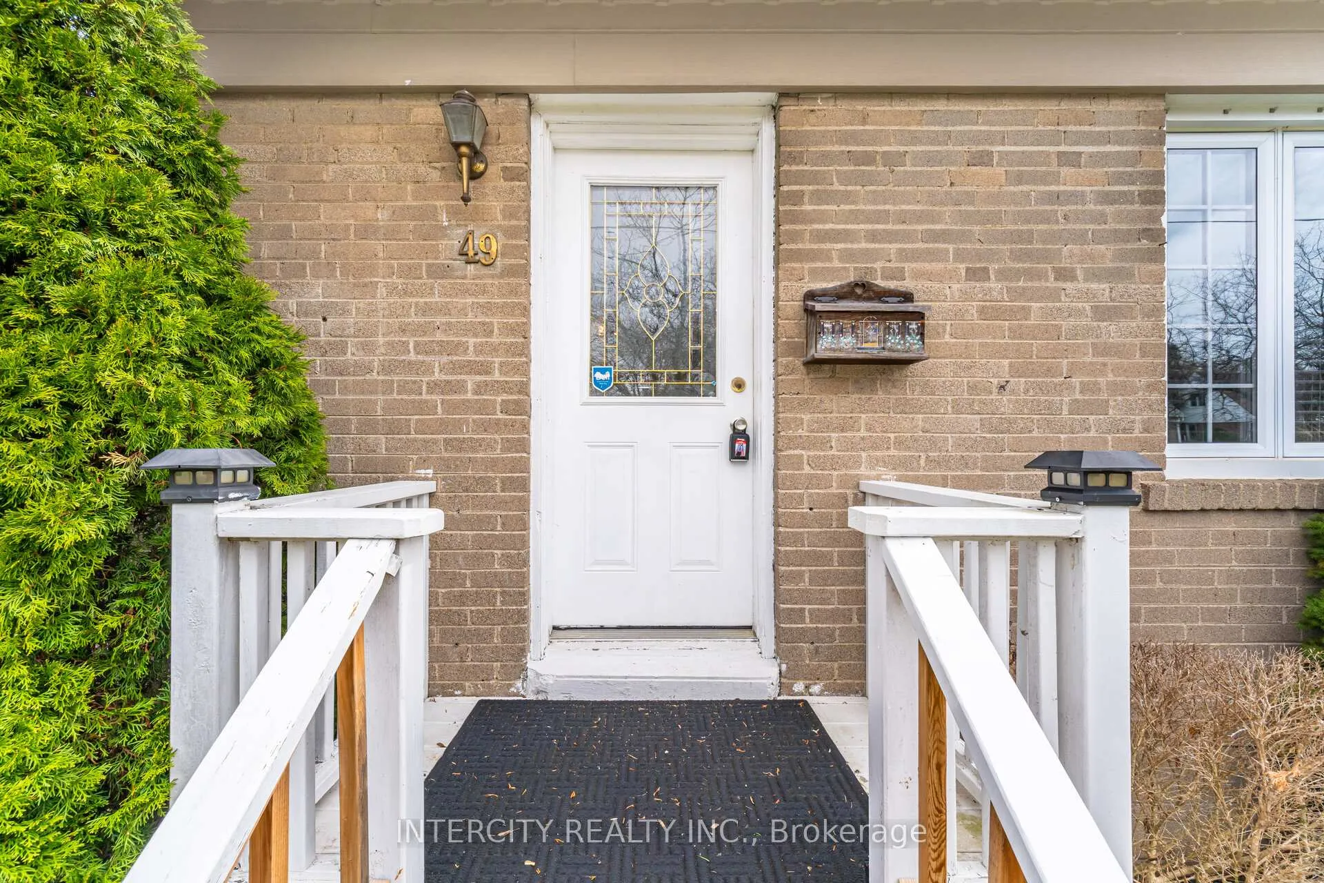 Photo 6 of 49 McCaul Street, Brampton, Brampton North — HOMEH