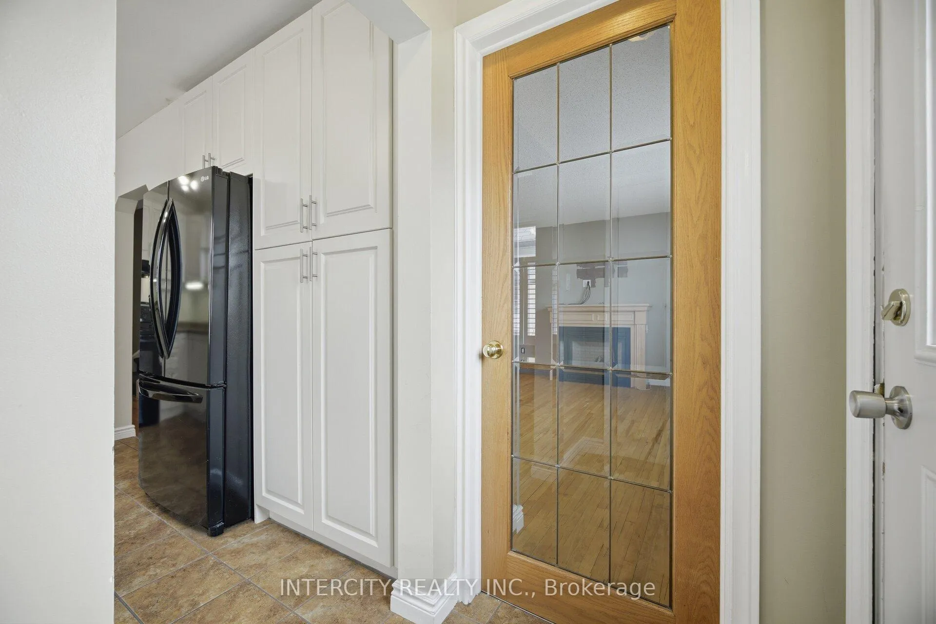 Photo 8 of 49 McCaul Street, Brampton, Brampton North — HOMEH