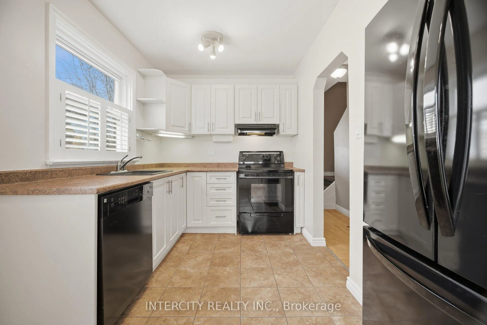 Photo 16 of 49 McCaul Street, Brampton, Brampton North — HOMEH