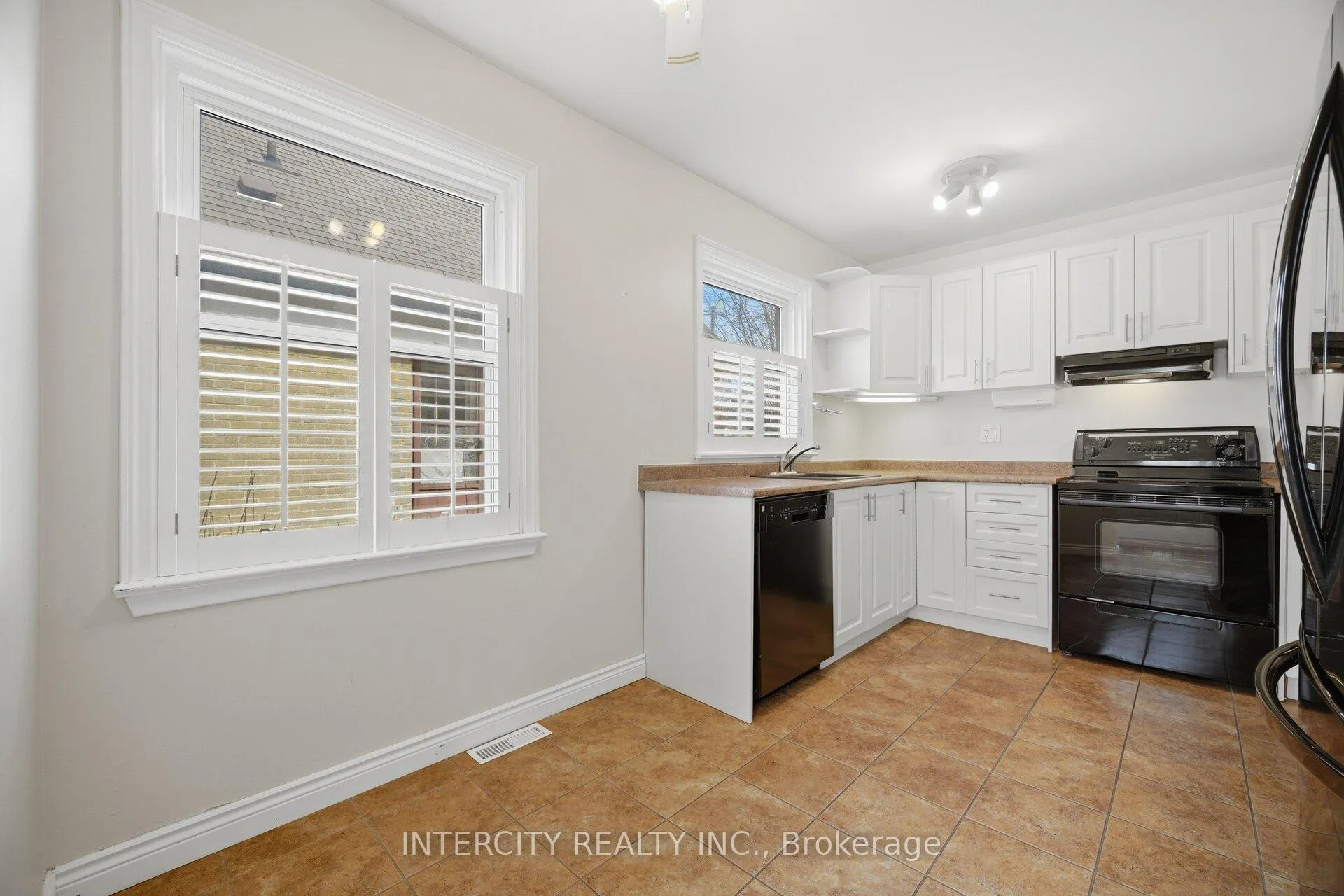 Photo 19 of 49 McCaul Street, Brampton, Brampton North — HOMEH