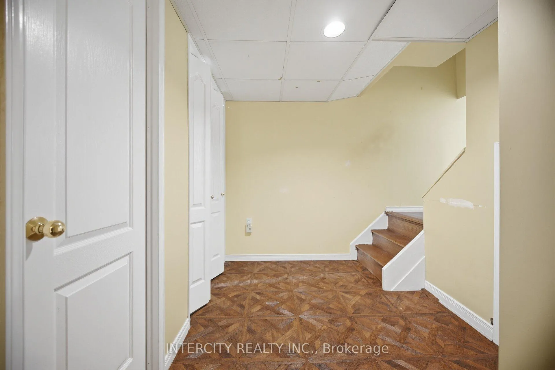 Photo 33 of 49 McCaul Street, Brampton, Brampton North — HOMEH