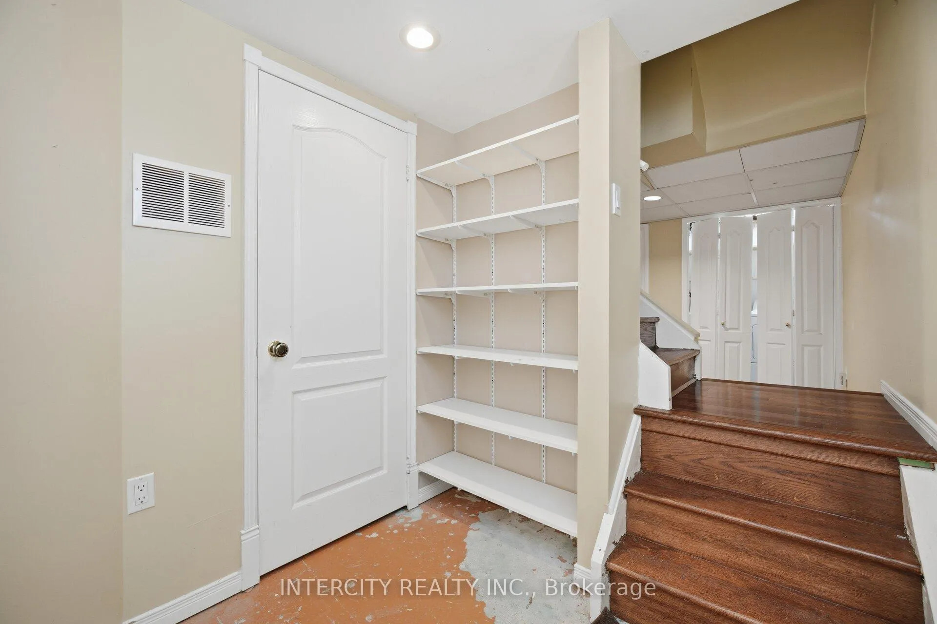 Photo 36 of 49 McCaul Street, Brampton, Brampton North — HOMEH