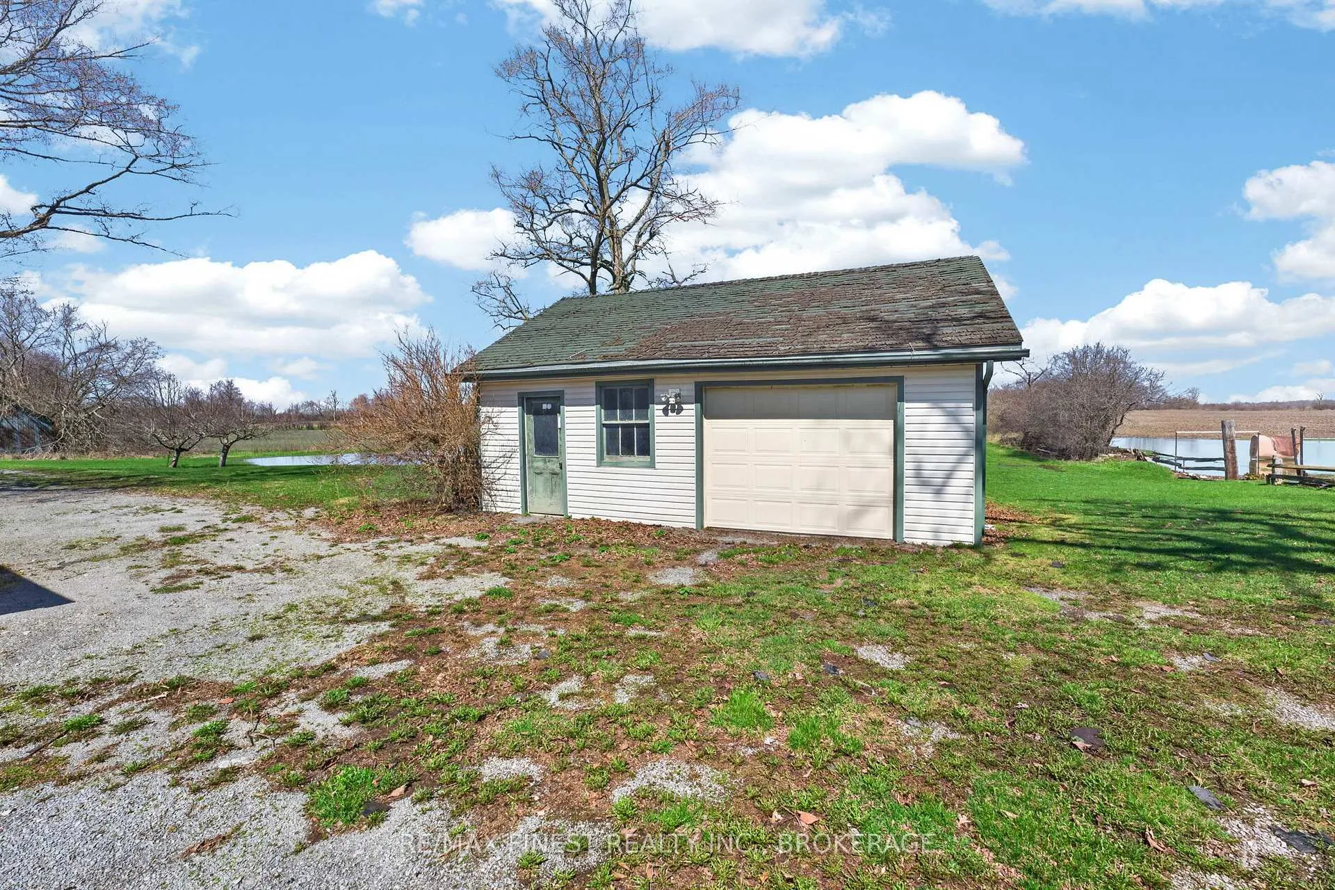 Photo 3 of 17020 Loyalist Parkway, Prince Edward County, Hillier Ward — HOMEH