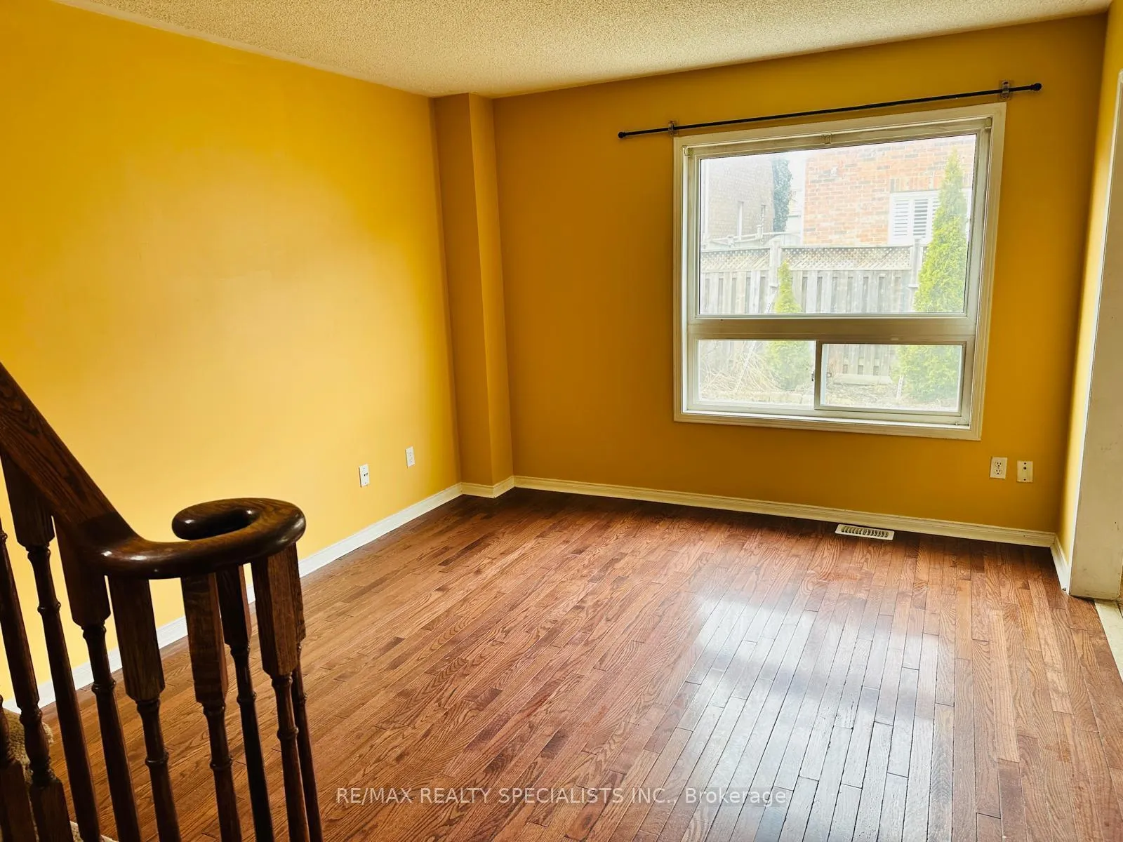 Photo 2 of 13 Tanglemere Crescent, Brampton, Fletcher's Meadow — HOMEH