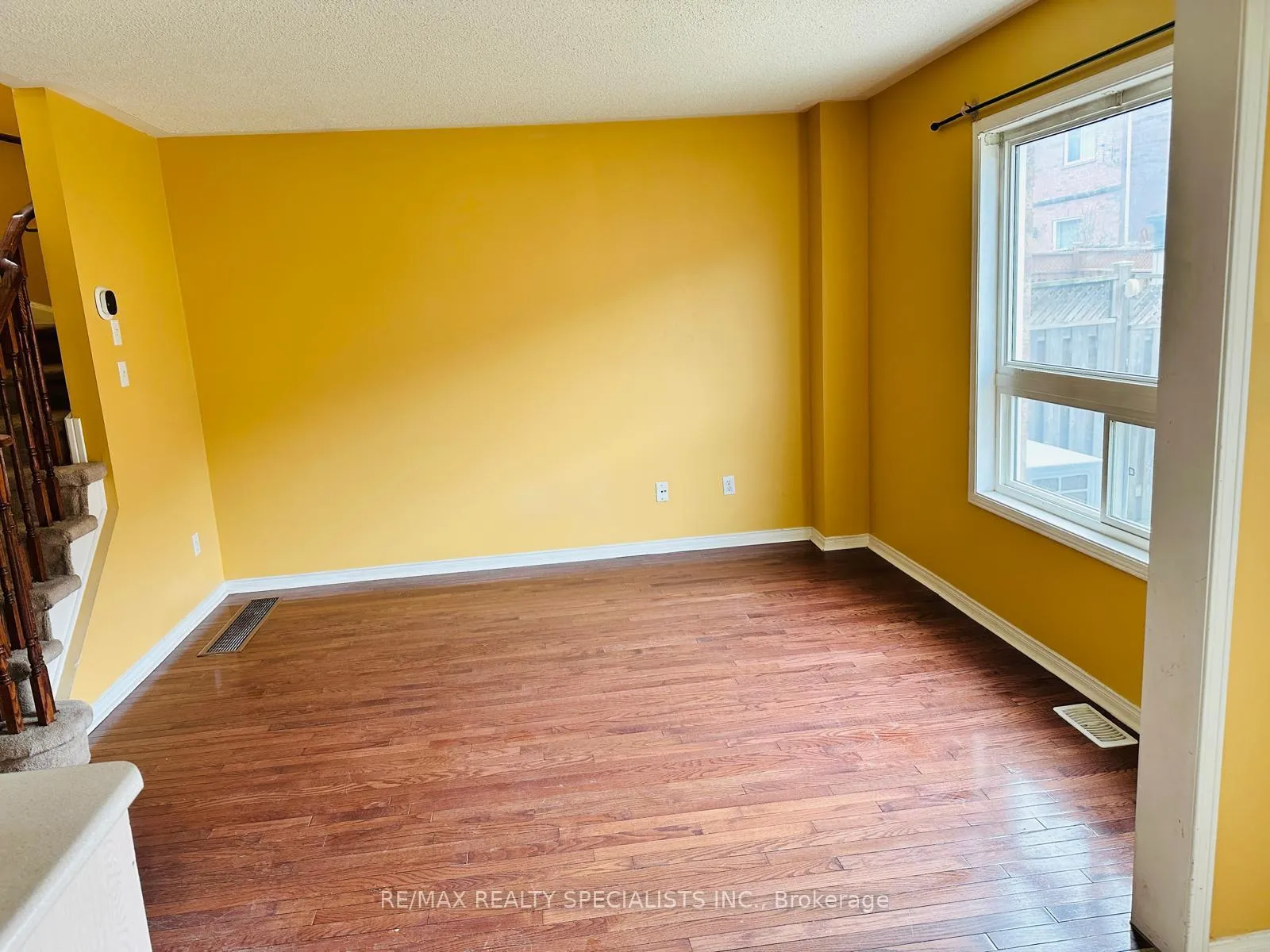 Photo 3 of 13 Tanglemere Crescent, Brampton, Fletcher's Meadow — HOMEH