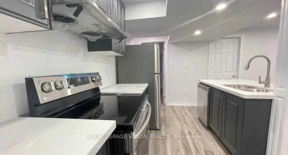 Photo 2 of 125 Hearne Cres, Ajax, Central — HOMEH
