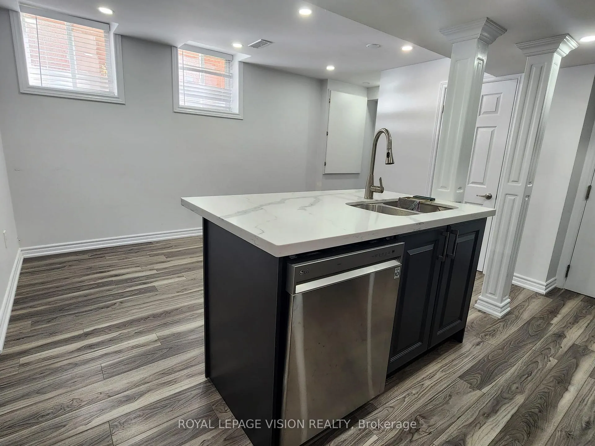 Photo 5 of 125 Hearne Cres, Ajax, Central — HOMEH