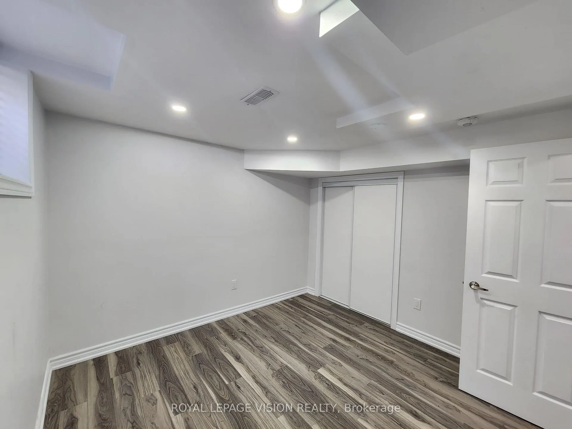 Photo 6 of 125 Hearne Cres, Ajax, Central — HOMEH