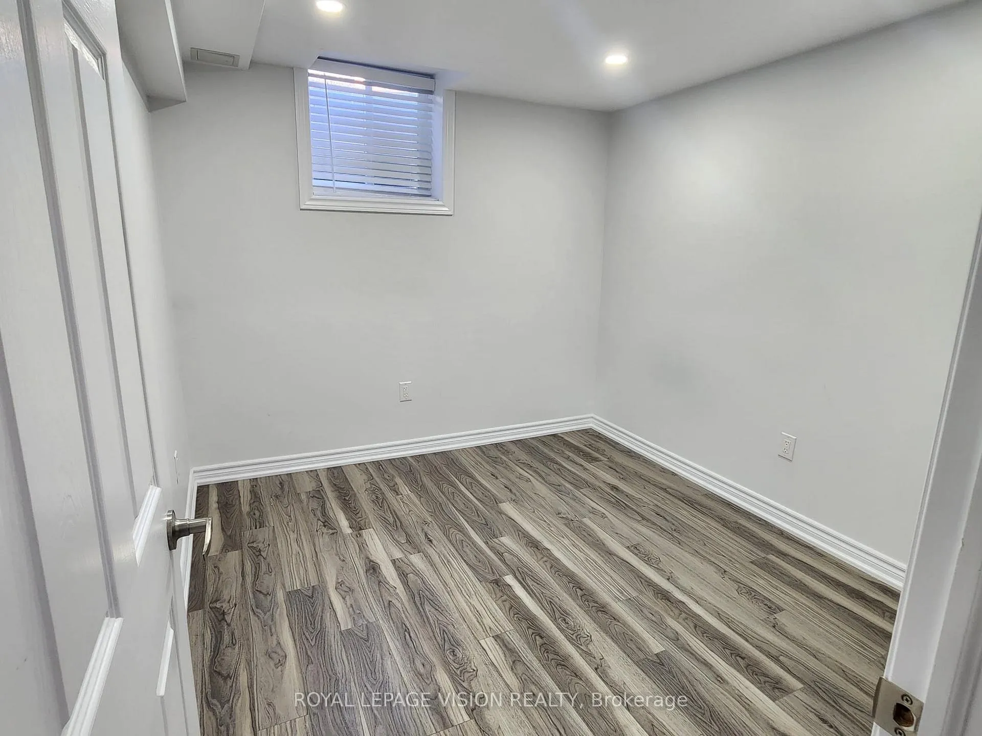 Photo 12 of 125 Hearne Cres, Ajax, Central — HOMEH