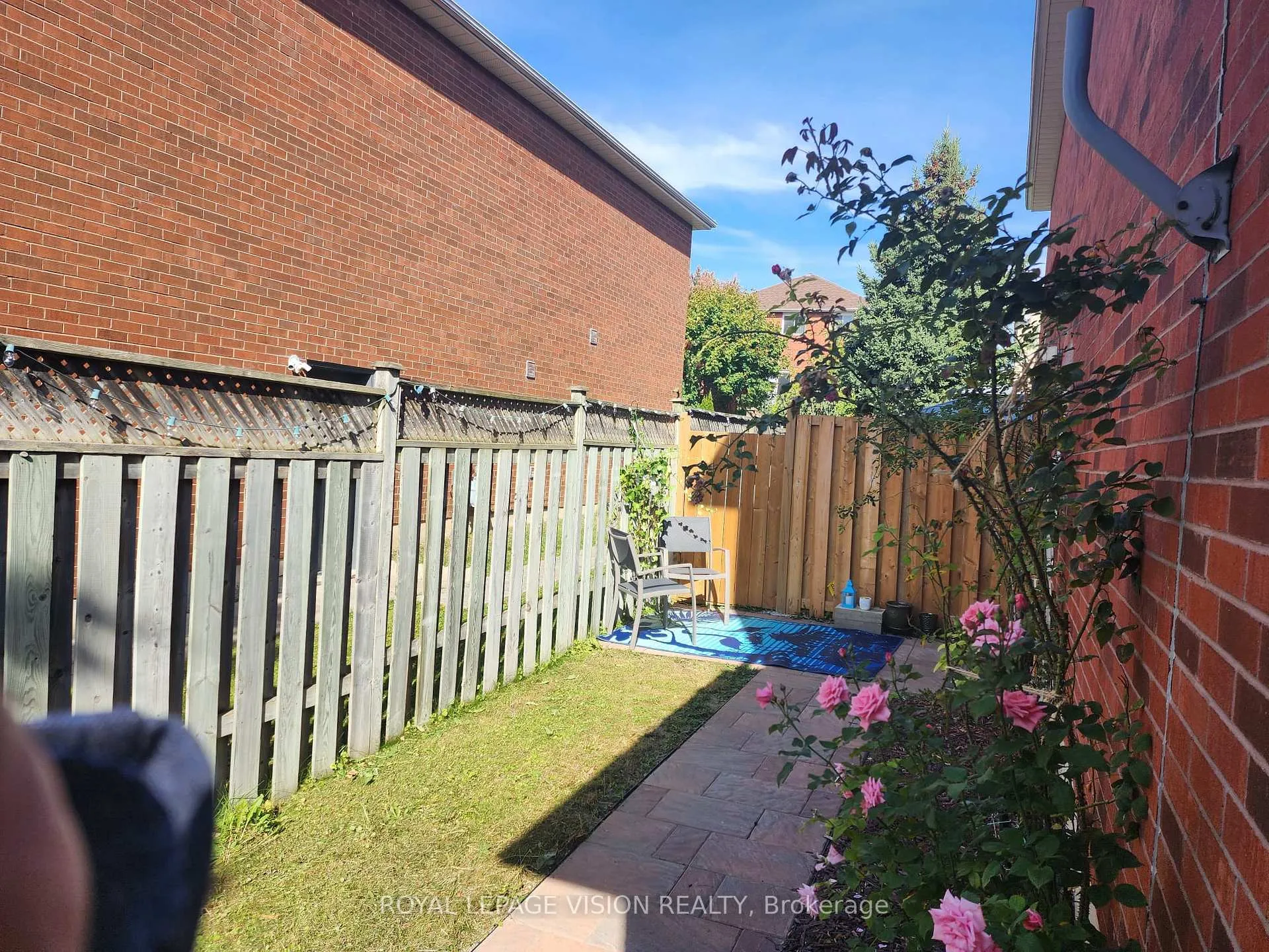 Photo 15 of 125 Hearne Cres, Ajax, Central — HOMEH