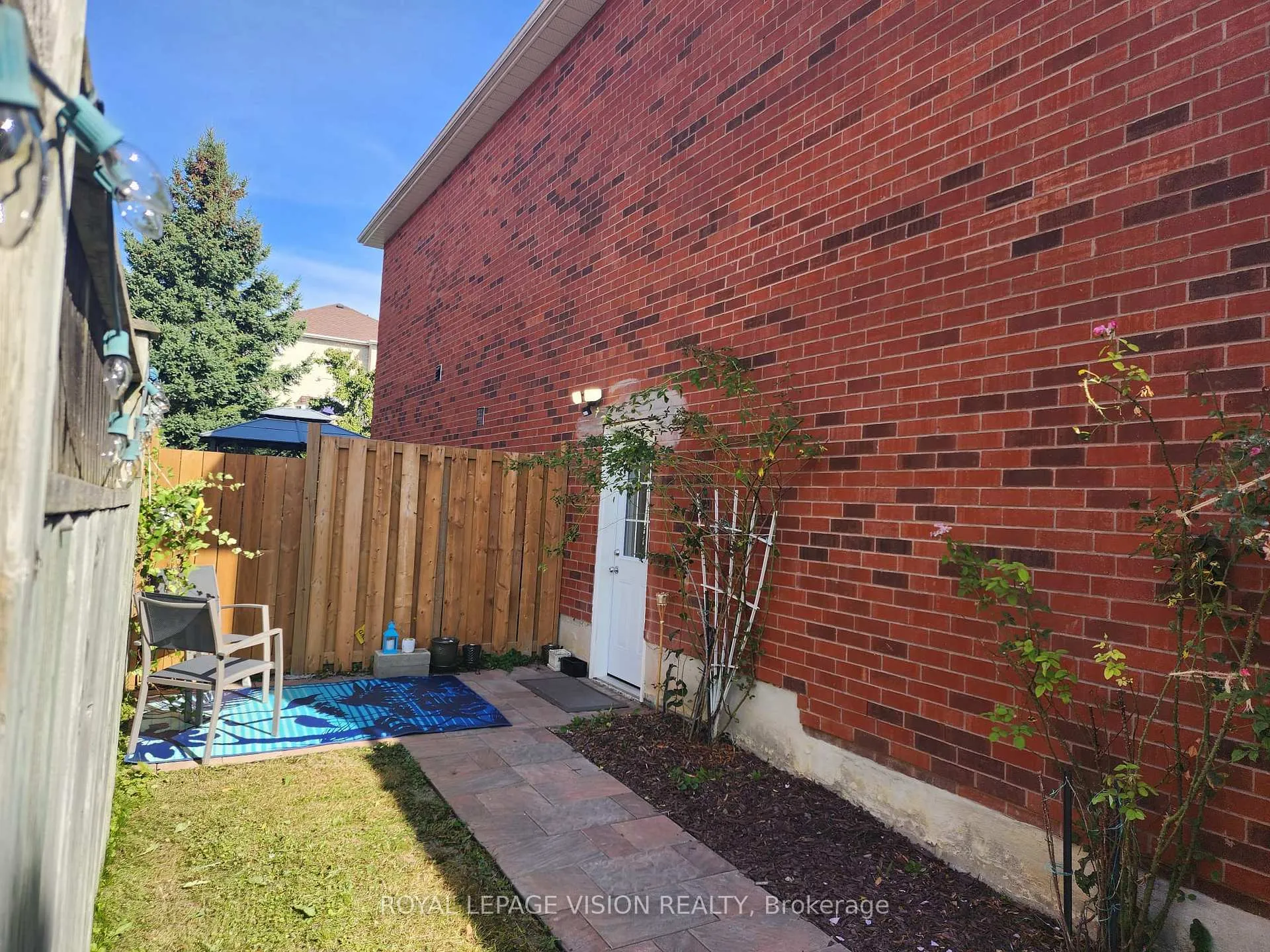 Photo 16 of 125 Hearne Cres, Ajax, Central — HOMEH