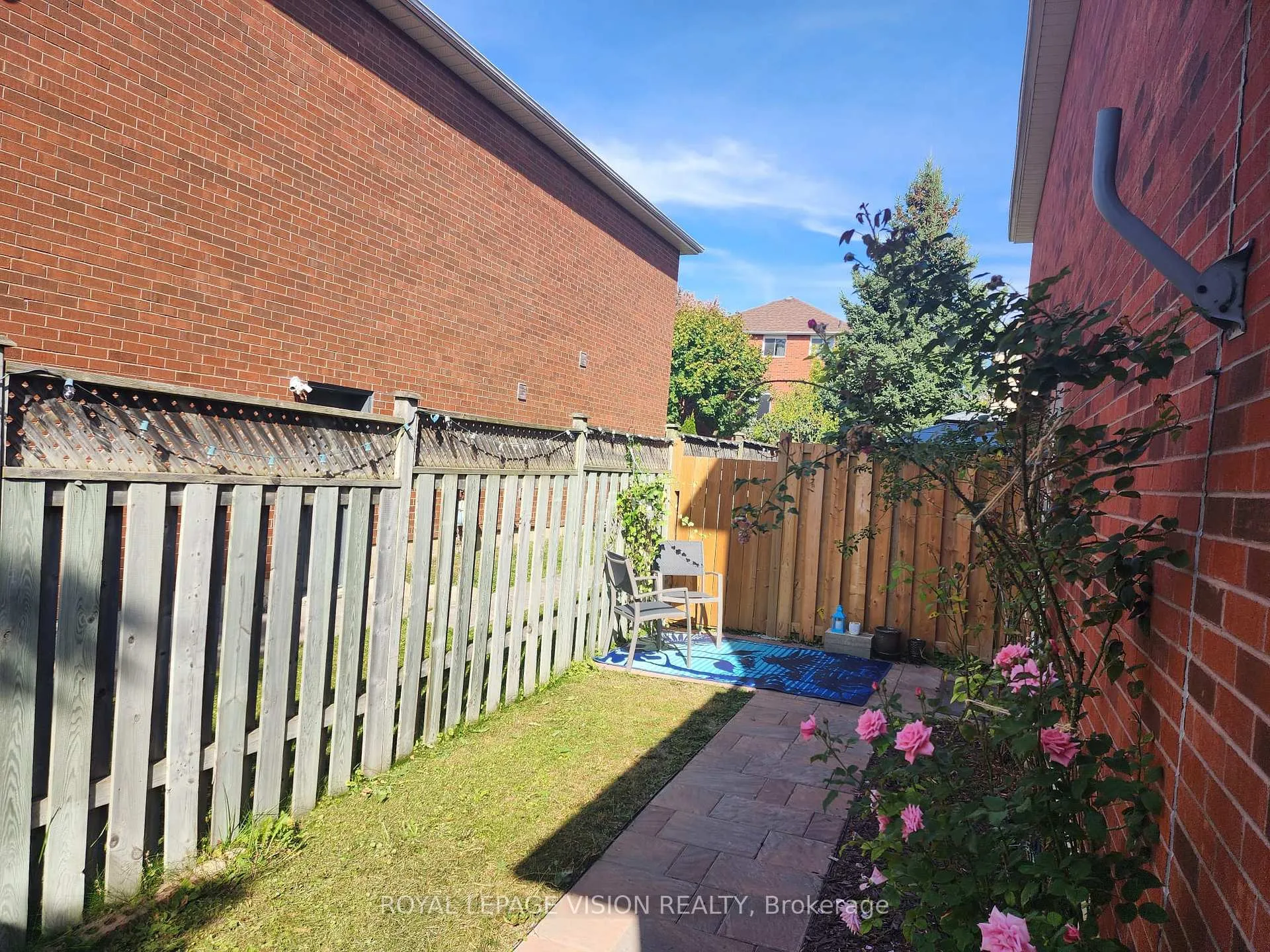 Photo 17 of 125 Hearne Cres, Ajax, Central — HOMEH