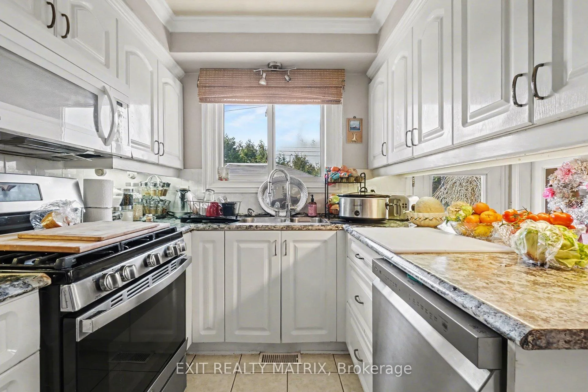 Photo 2 of 1402 Jamison Avenue, Ottawa, Bilberry Creek/Queenswood Heights — HOMEH