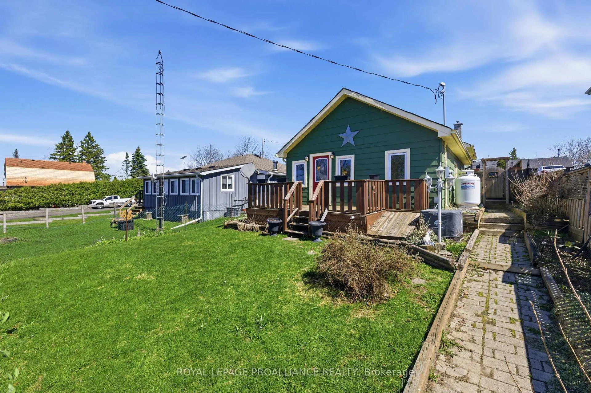 Photo 3 of 5469 Lakeshore Drive, Hamilton Township, Rural Hamilton — HOMEH