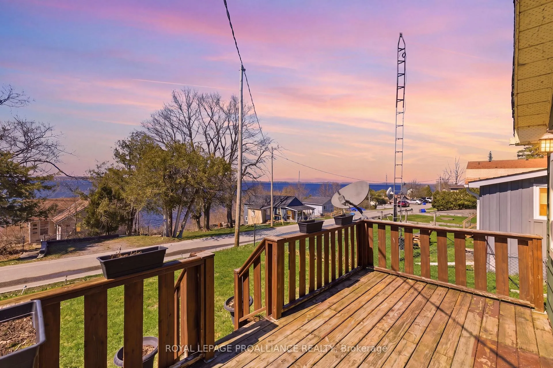 Photo 7 of 5469 Lakeshore Drive, Hamilton Township, Rural Hamilton — HOMEH