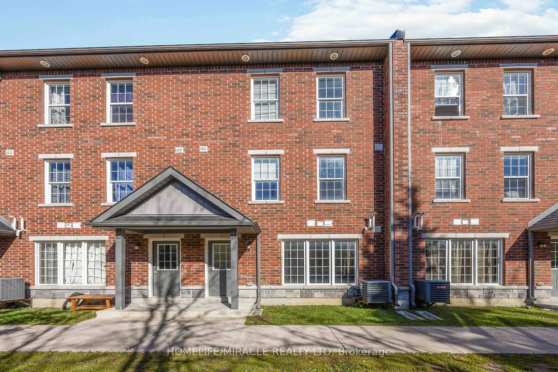 Photo 2 of Unit 11, 244 Penetanguishene Road, Barrie, Georgian Drive — HOMEH
