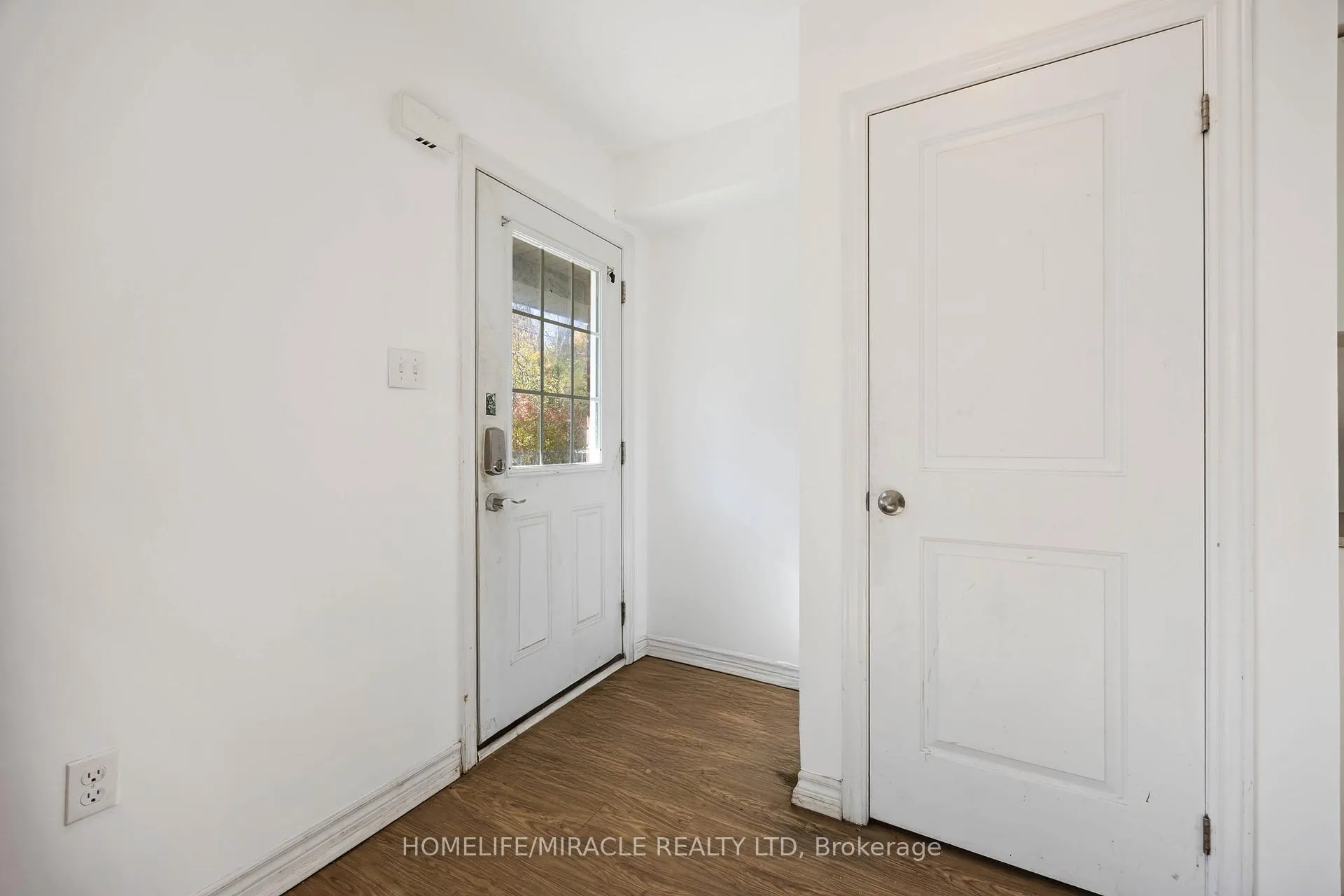 Photo 4 of Unit 11, 244 Penetanguishene Road, Barrie, Georgian Drive — HOMEH