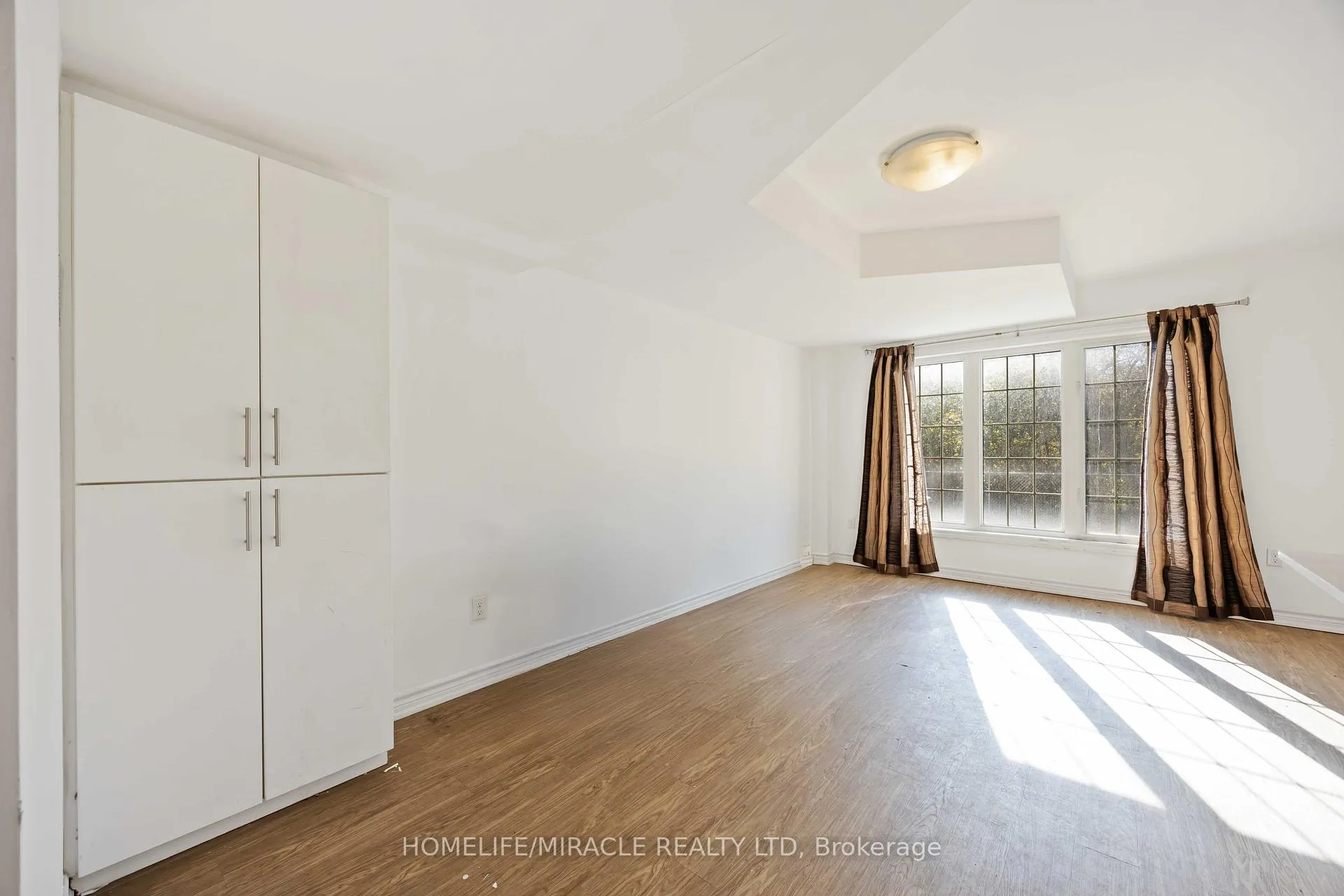 Photo 5 of Unit 11, 244 Penetanguishene Road, Barrie, Georgian Drive — HOMEH