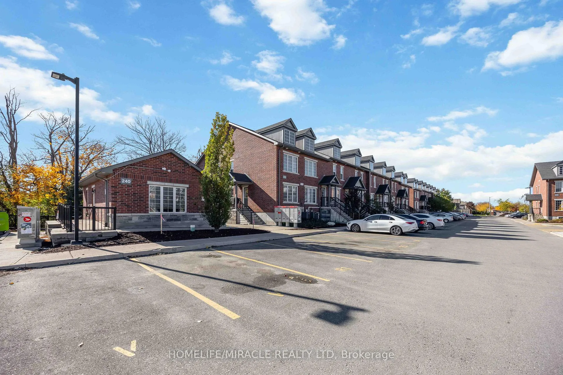 Photo 32 of Unit 11, 244 Penetanguishene Road, Barrie, Georgian Drive — HOMEH