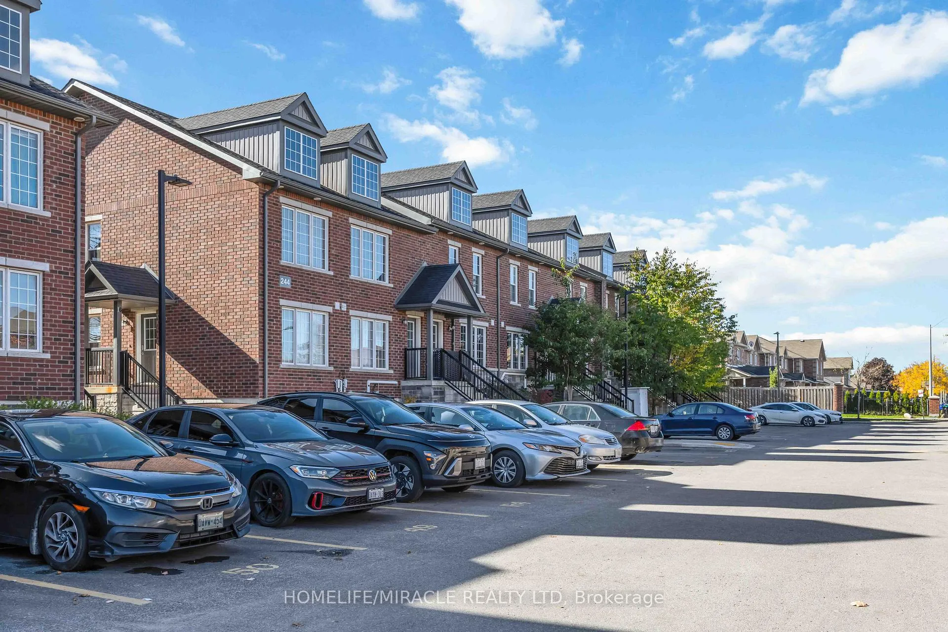 Photo 34 of Unit 11, 244 Penetanguishene Road, Barrie, Georgian Drive — HOMEH