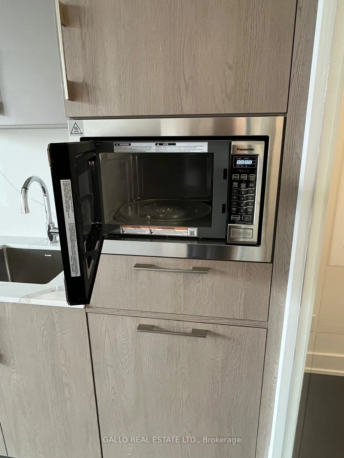 Photo 9 of Unit 307, 8 Manor Road W, Toronto, Yonge-Eglinton — HOMEH