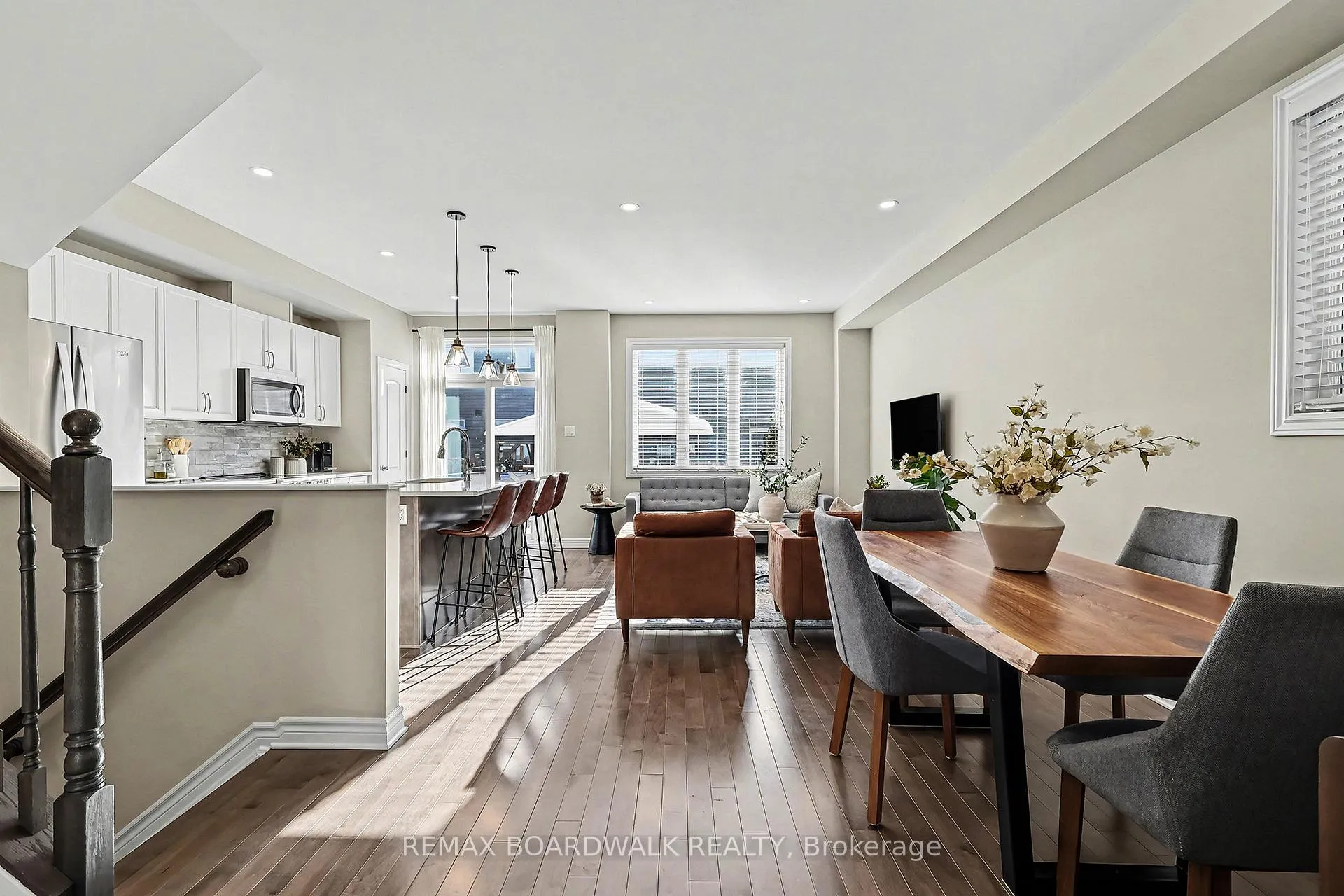 Photo 4 of 832 June Grass Street, Ottawa, Avalon West — HOMEH