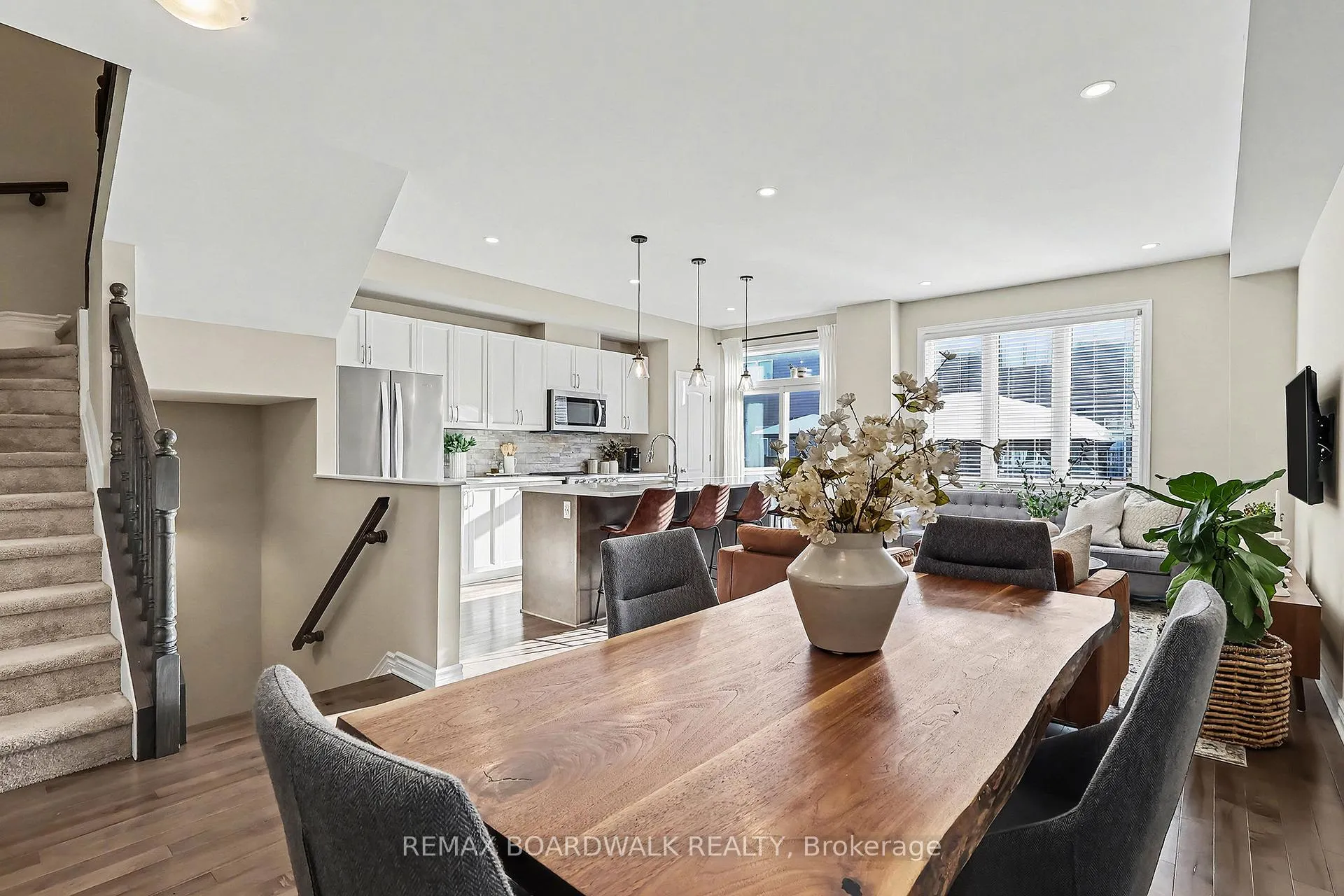Photo 6 of 832 June Grass Street, Ottawa, Avalon West — HOMEH