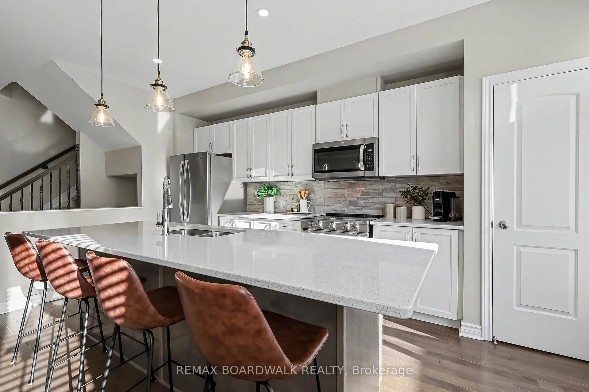 Photo 10 of 832 June Grass Street, Ottawa, Avalon West — HOMEH