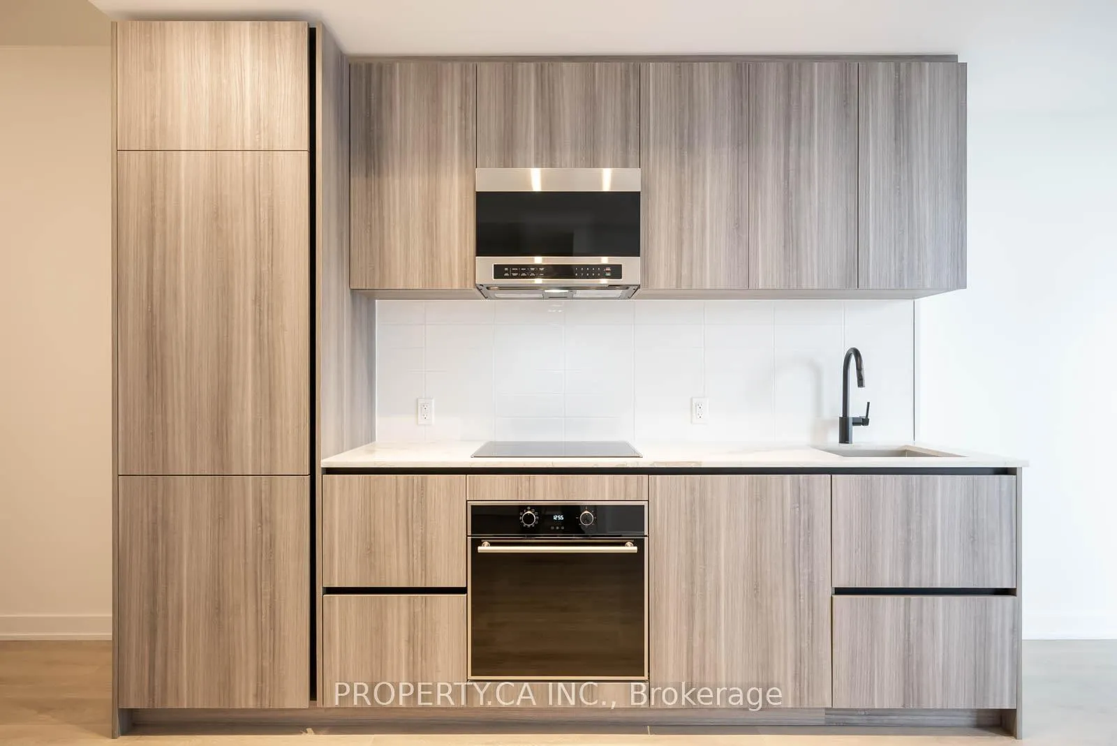 Photo 3 of Unit 3409, 127 Broadway Avenue, Toronto, Mount Pleasant West — HOMEH