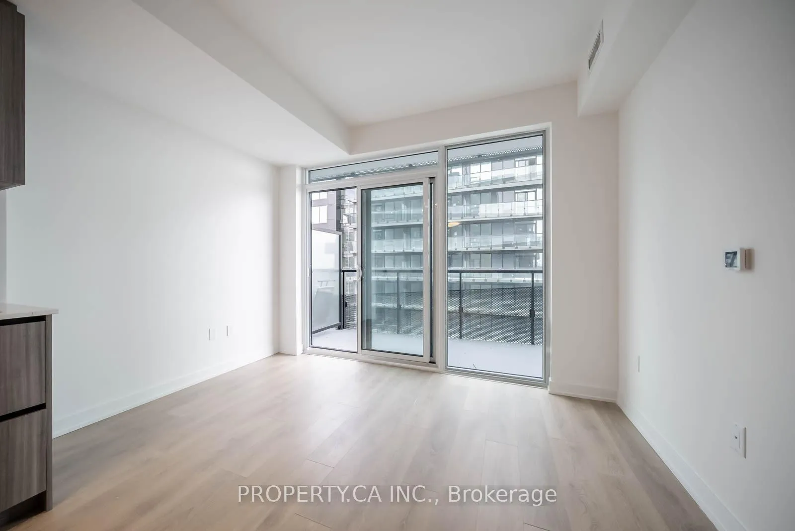 Photo 5 of Unit 3409, 127 Broadway Avenue, Toronto, Mount Pleasant West — HOMEH