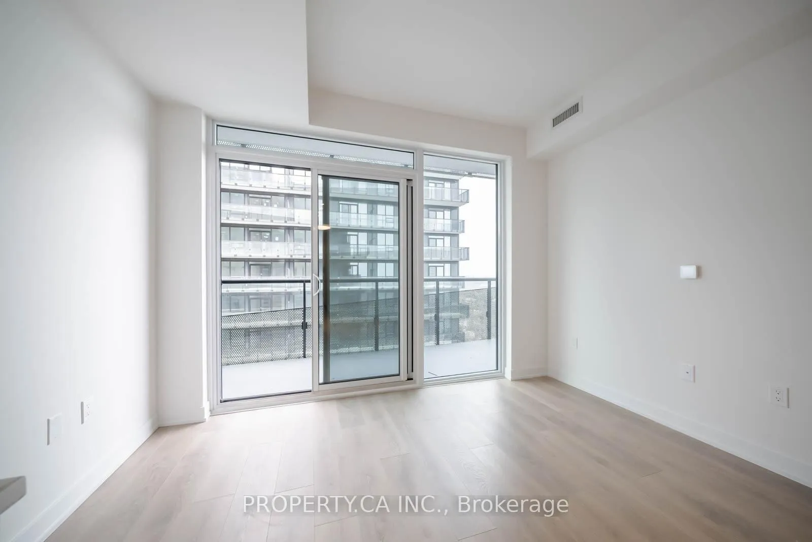 Photo 6 of Unit 3409, 127 Broadway Avenue, Toronto, Mount Pleasant West — HOMEH