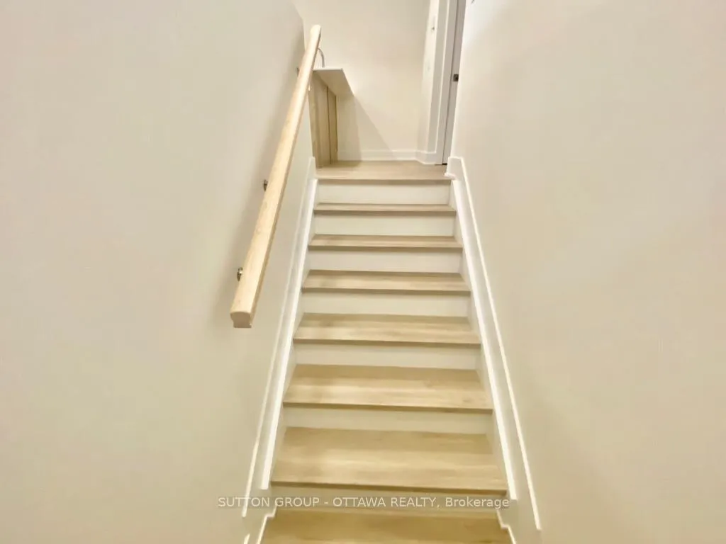Photo 2 of Unit C, 152B Columbus Avenue, Ottawa, Overbrook/Castle Heights — HOMEH