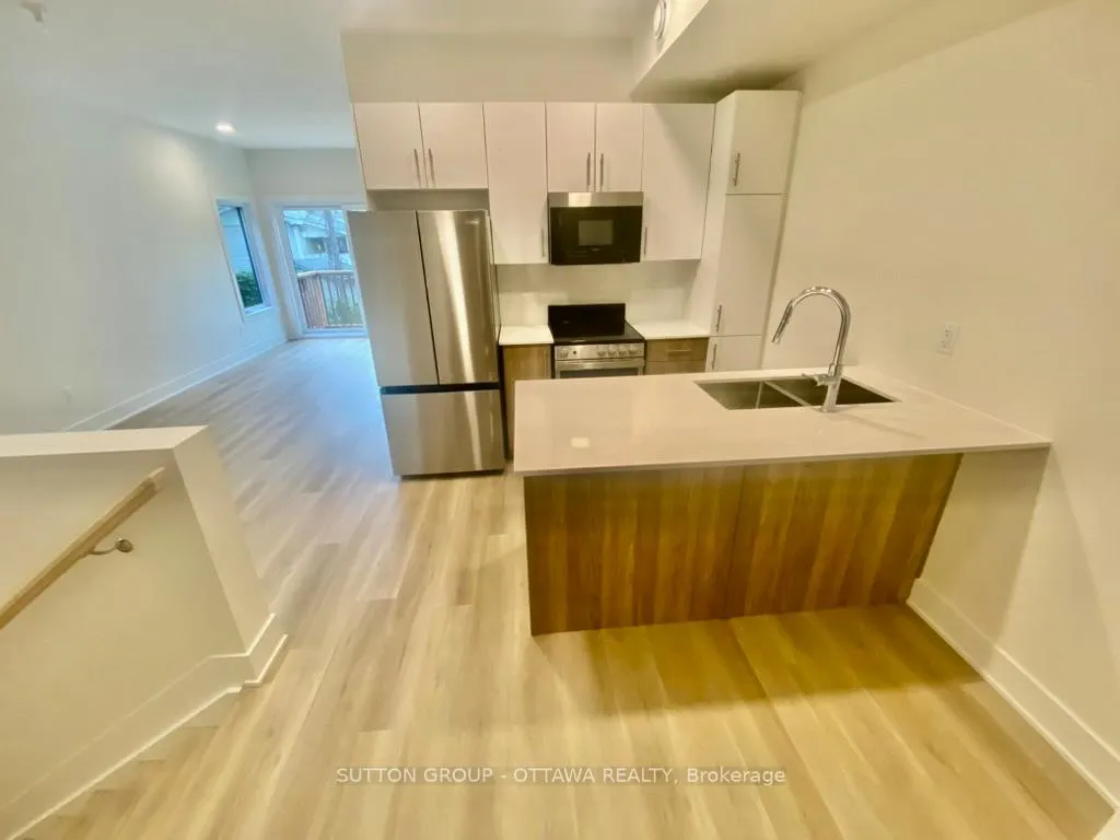 Photo 4 of Unit C, 152B Columbus Avenue, Ottawa, Overbrook/Castle Heights — HOMEH