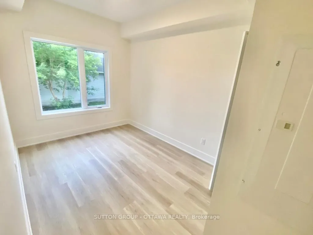 Photo 6 of Unit C, 152B Columbus Avenue, Ottawa, Overbrook/Castle Heights — HOMEH