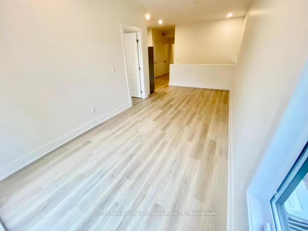 Photo 7 of Unit C, 152B Columbus Avenue, Ottawa, Overbrook/Castle Heights — HOMEH