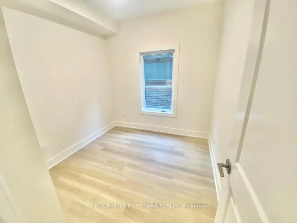 Photo 8 of Unit C, 152B Columbus Avenue, Ottawa, Overbrook/Castle Heights — HOMEH