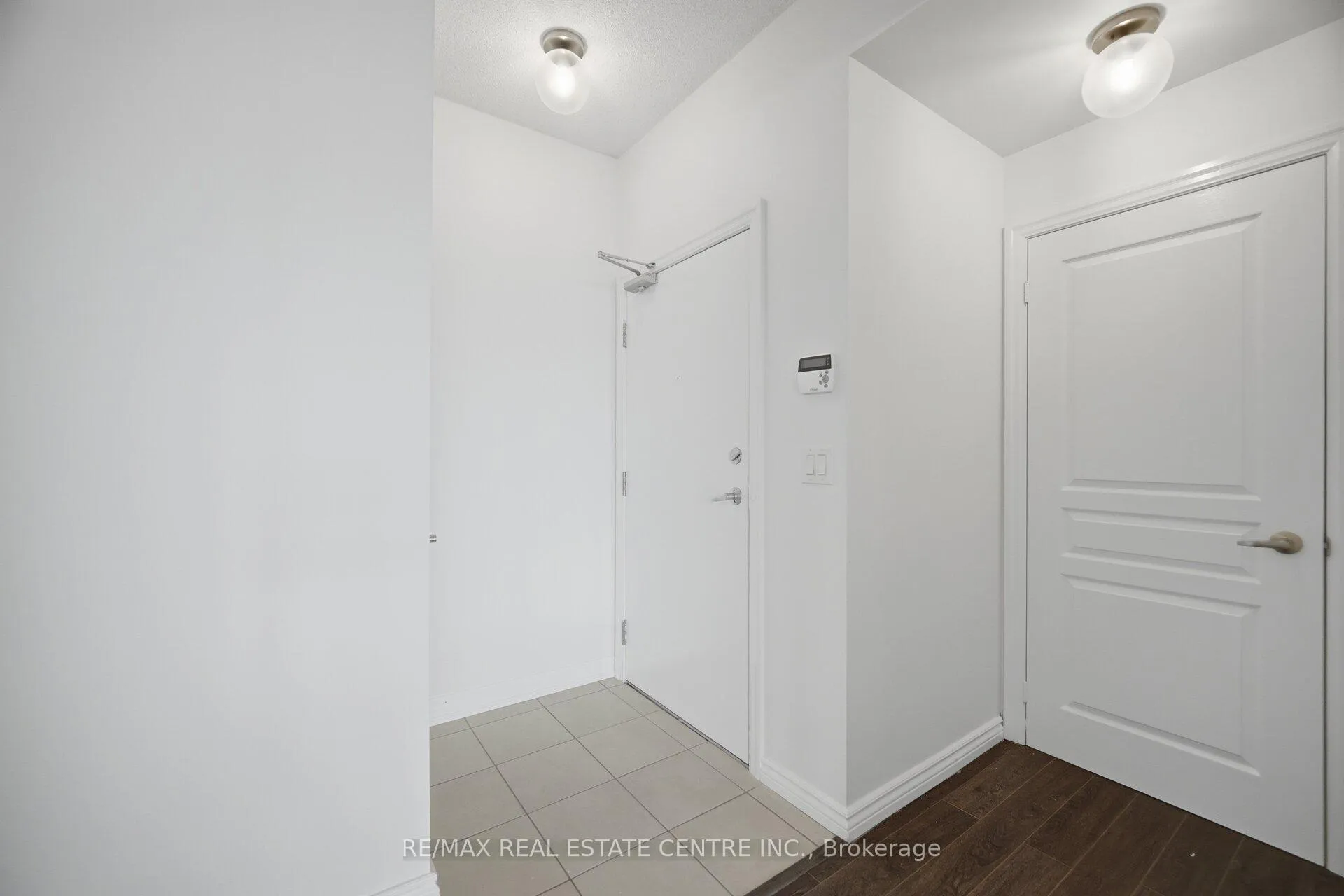 Photo 6 of Unit 405, 1940 Ironstone Drive, Burlington, Uptown — HOMEH