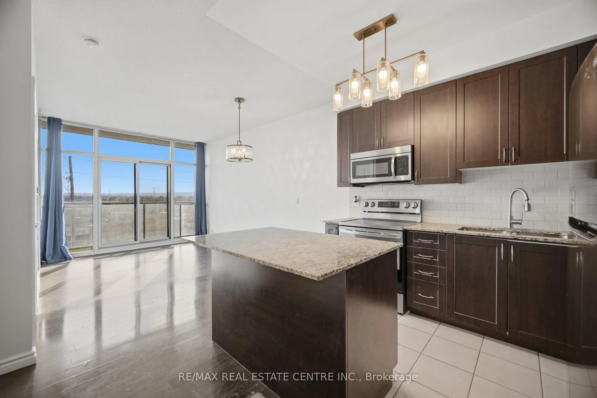 Photo 8 of Unit 405, 1940 Ironstone Drive, Burlington, Uptown — HOMEH