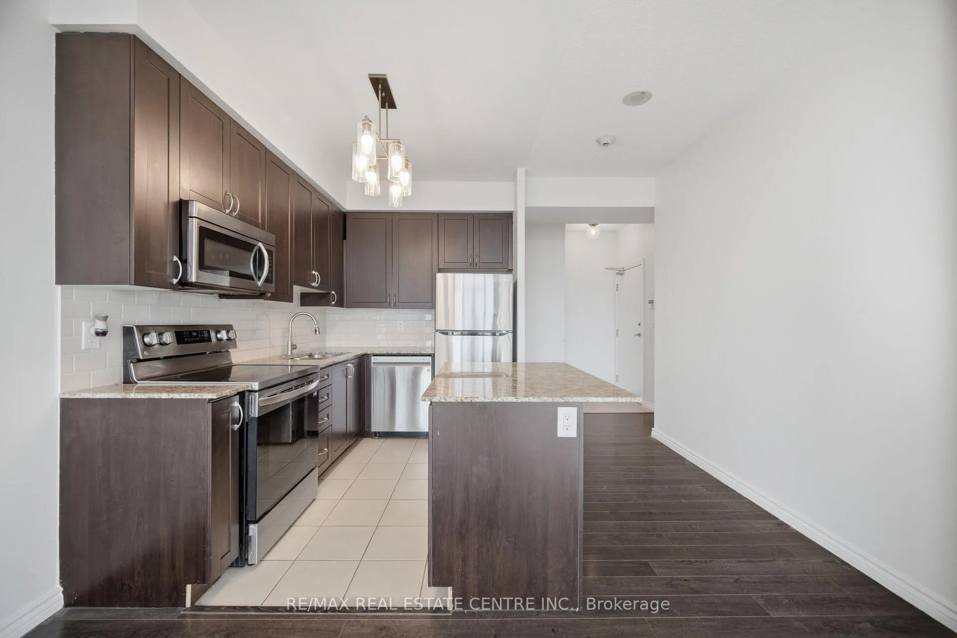 Photo 9 of Unit 405, 1940 Ironstone Drive, Burlington, Uptown — HOMEH