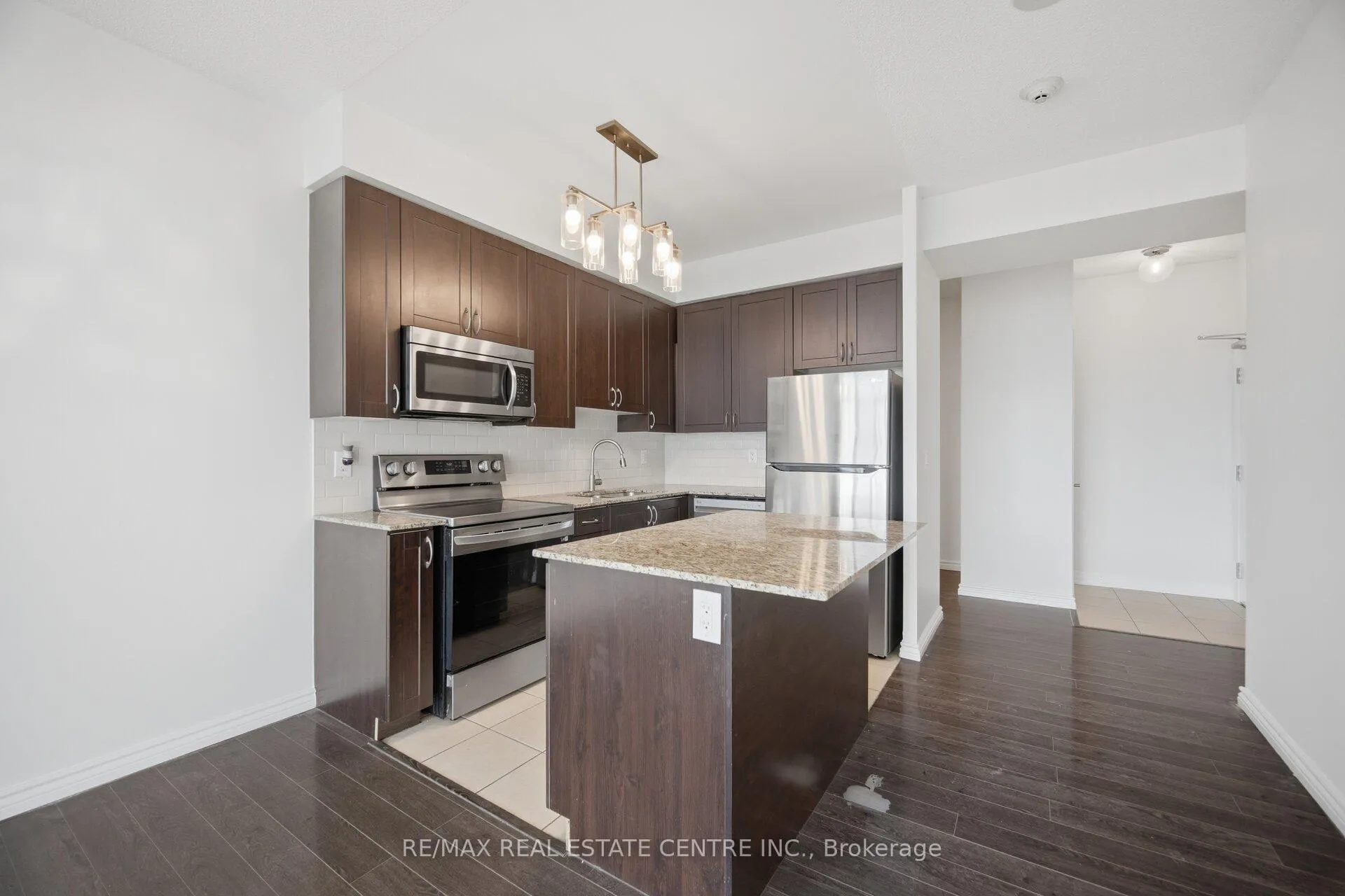 Photo 10 of Unit 405, 1940 Ironstone Drive, Burlington, Uptown — HOMEH