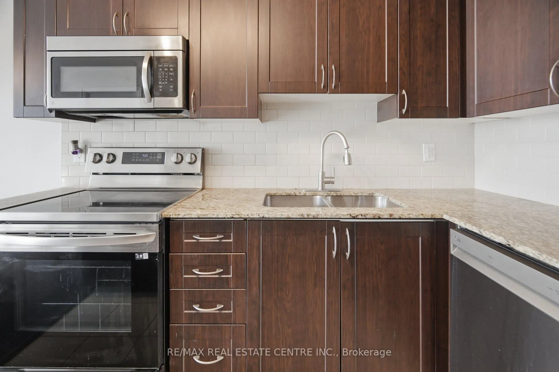 Photo 11 of Unit 405, 1940 Ironstone Drive, Burlington, Uptown — HOMEH