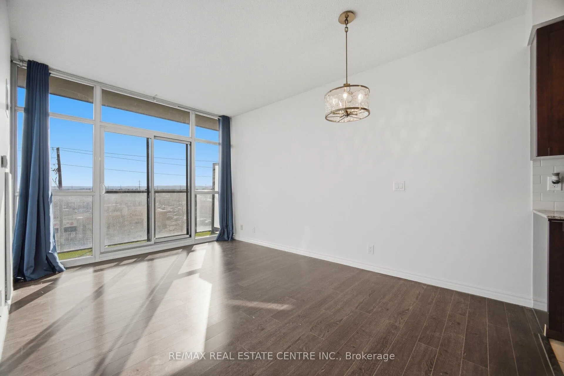 Photo 13 of Unit 405, 1940 Ironstone Drive, Burlington, Uptown — HOMEH