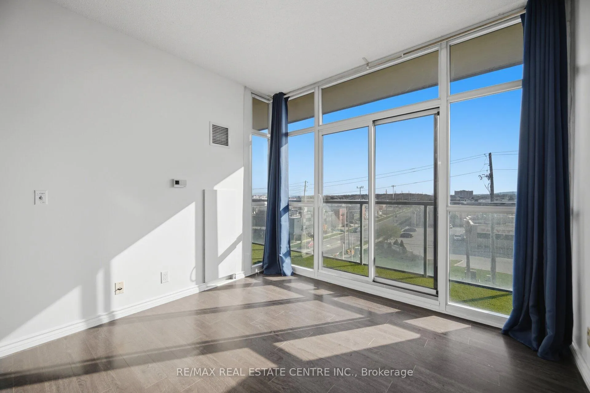 Photo 16 of Unit 405, 1940 Ironstone Drive, Burlington, Uptown — HOMEH