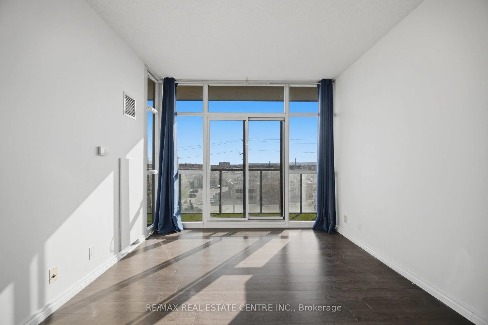 Photo 17 of Unit 405, 1940 Ironstone Drive, Burlington, Uptown — HOMEH